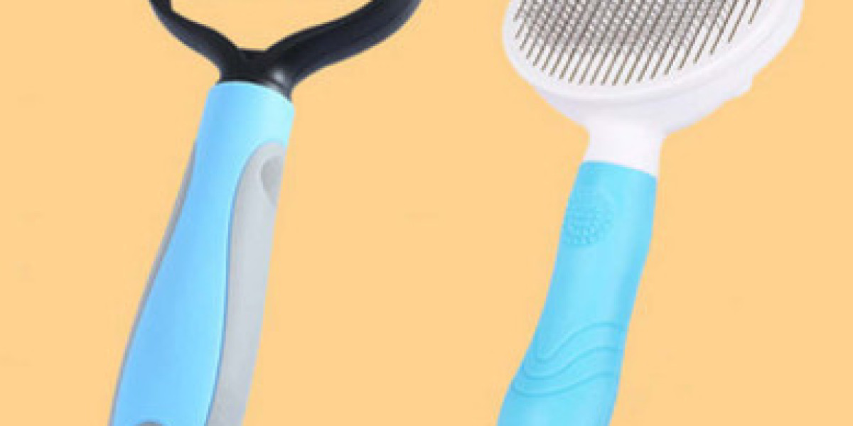 Why You Should Use Pet Hair Scrapers for Clean Furniture