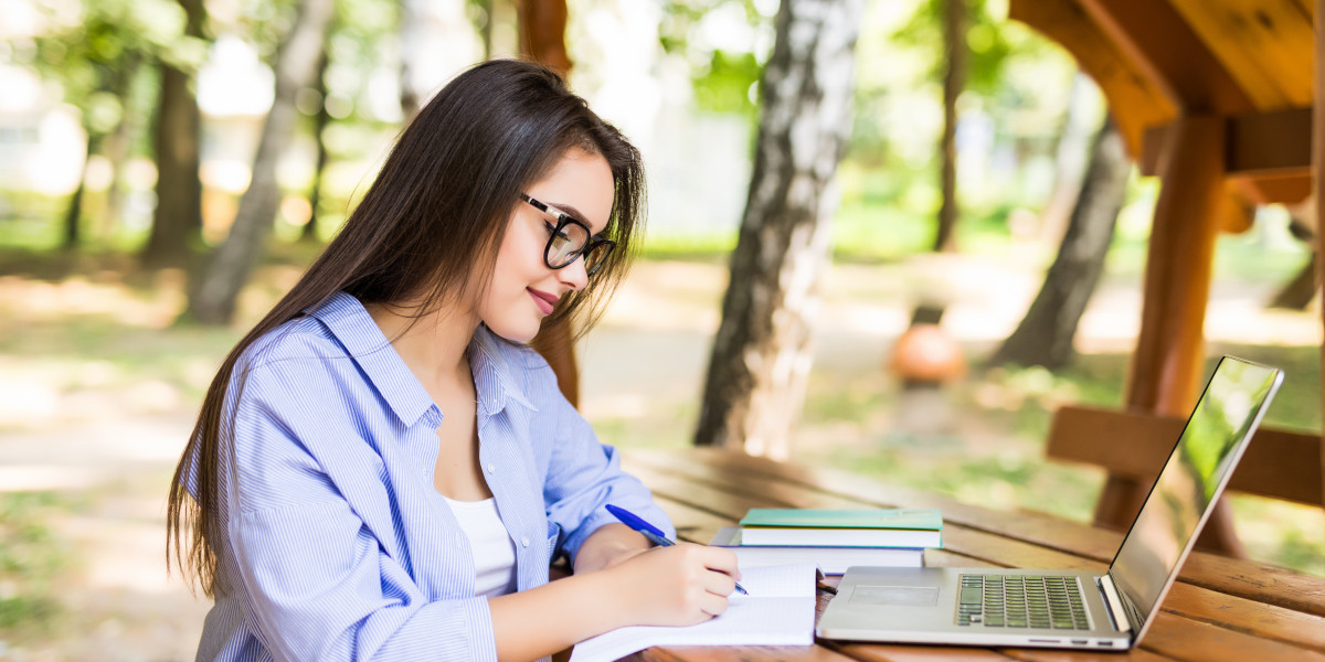 How Do Experts Provide Accurate Thesis Writing Services Solutions?